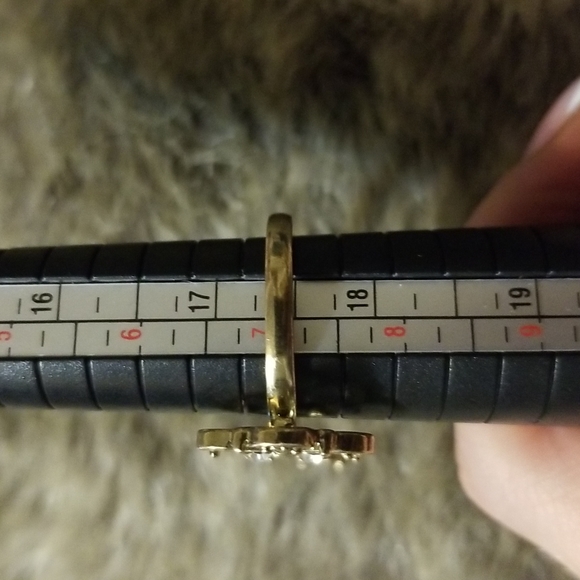 2 Finger Key Ring with Rhinestones - Picture 4 of 5